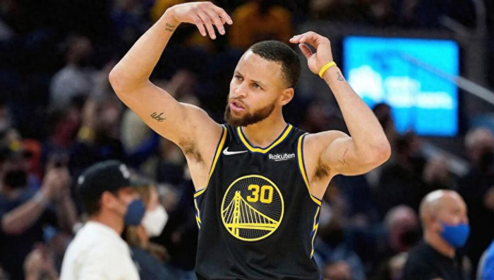 爱游戏app下载-28+8+3，全联盟都说交易亏了，但他逆天改命，准备签约|斯蒂芬·库里|克里斯塔普斯·波尔津吉斯|吉米·巴特勒|勇士|克里斯塔普斯-波尔津吉斯_新浪体育_新浪新闻