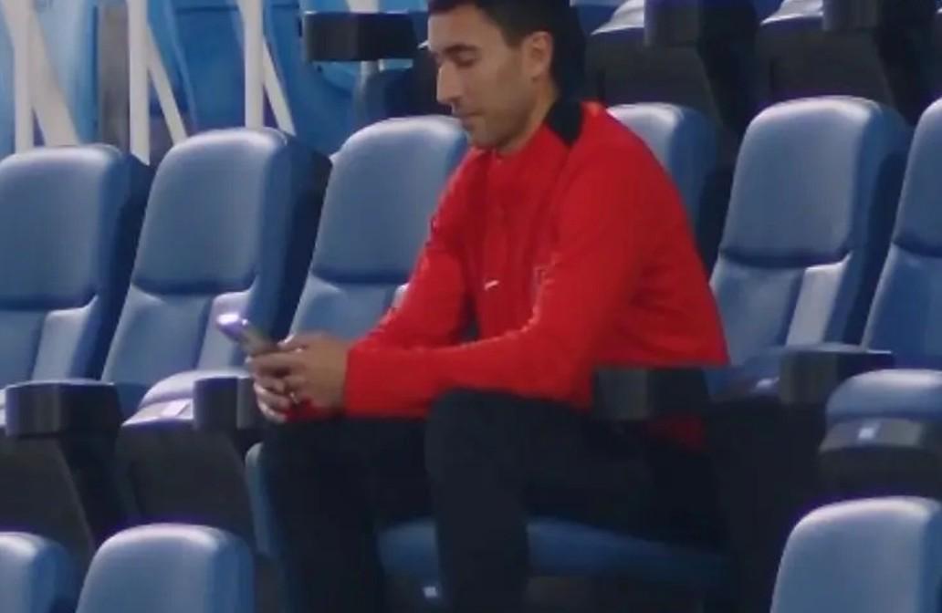 爱游戏登录入口-亚历斯祖现身成都蓉城热身赛看台，上赛季效力海港出战13次